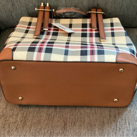 Stunning Plaid Handbag - Picture 5 of 12